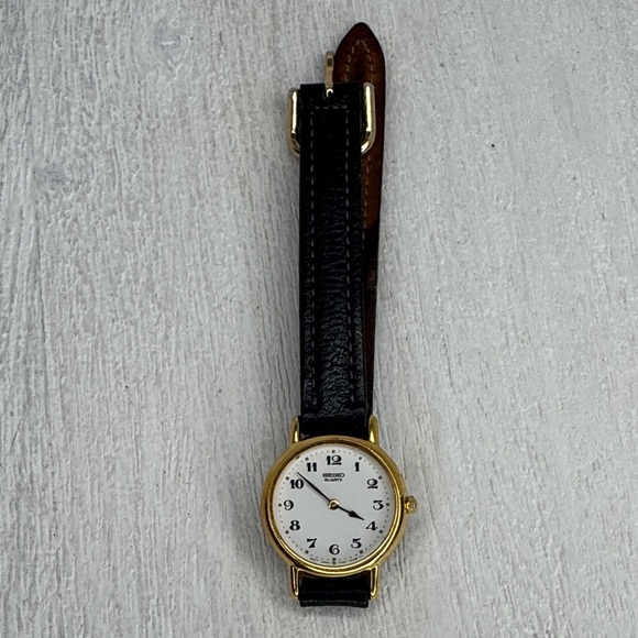 Seiko Gold and Black Women's Watch - Picture 7 of 8